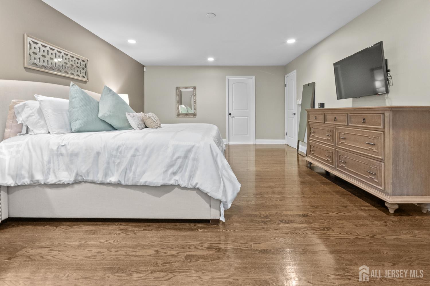 5 Brookside Circle Marlboro NJ 07746