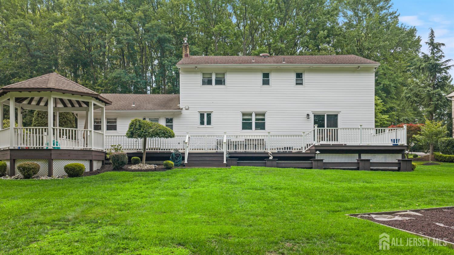 5 Brookside Circle Marlboro NJ 07746