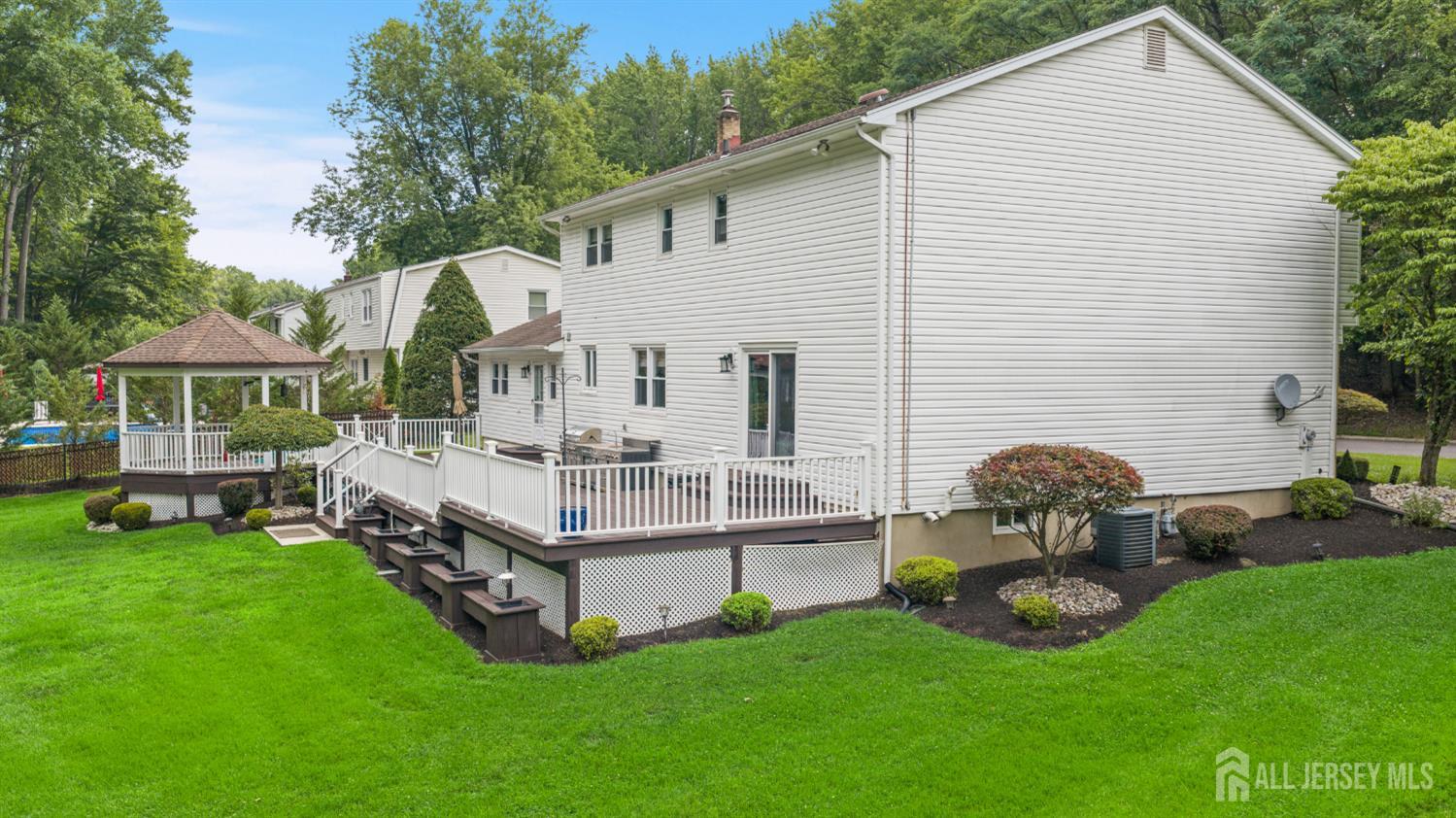 5 Brookside Circle Marlboro NJ 07746