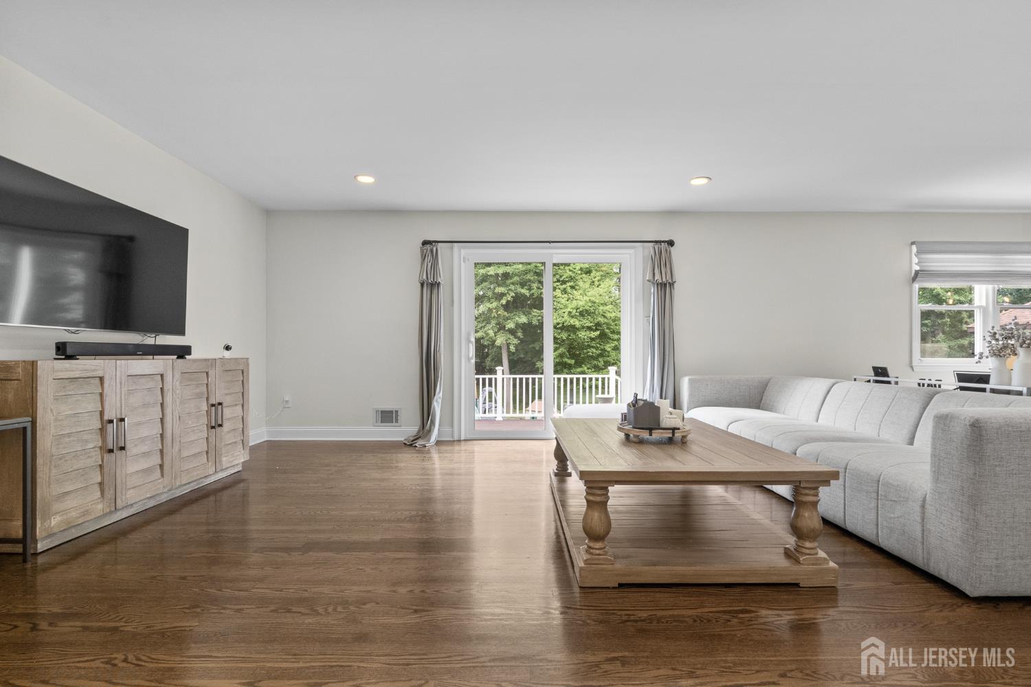5 Brookside Circle Marlboro NJ 07746