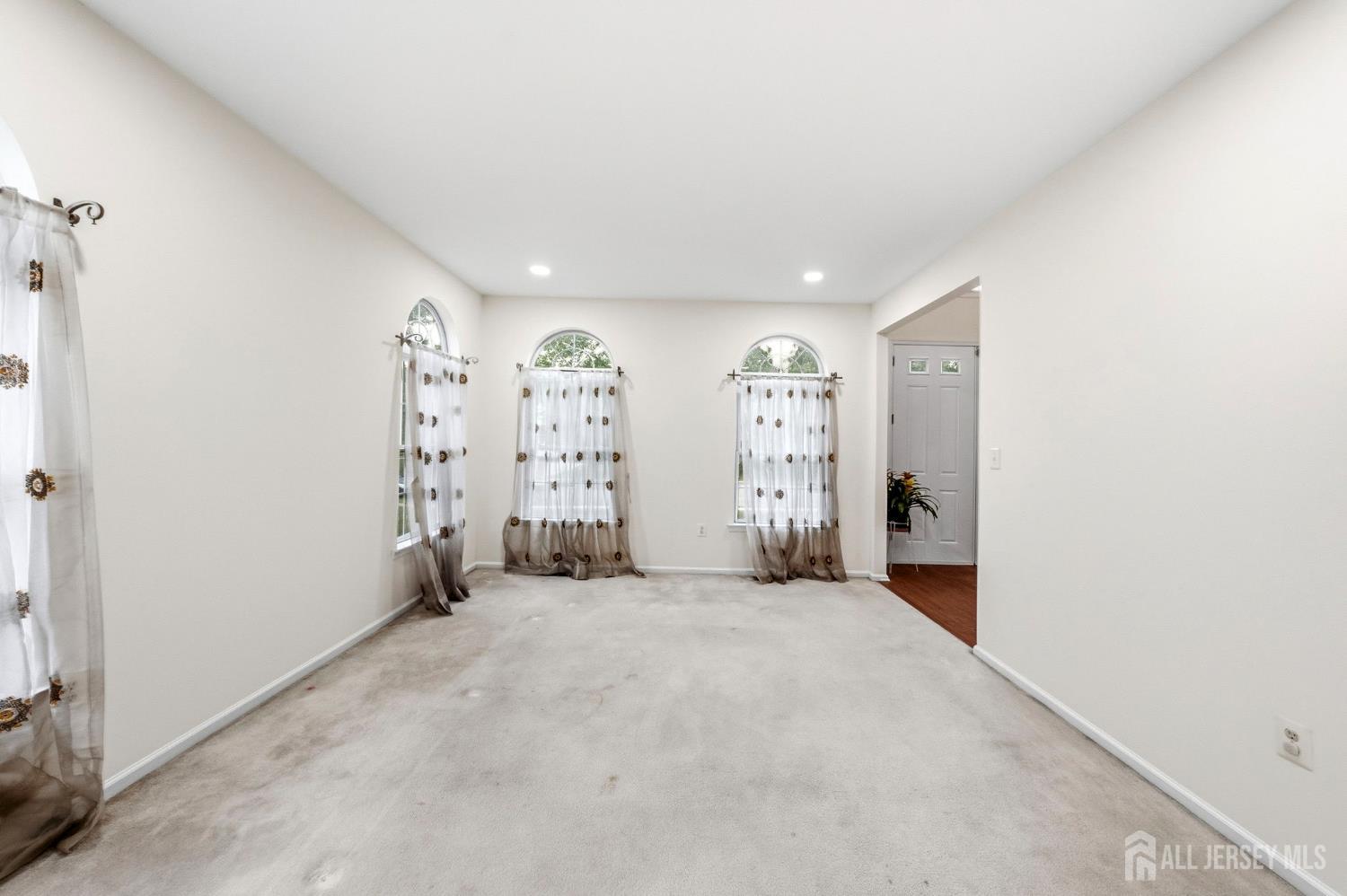 10 Julie Court Franklin NJ 08873