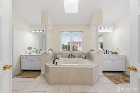 10 Julie Court Franklin NJ 08873