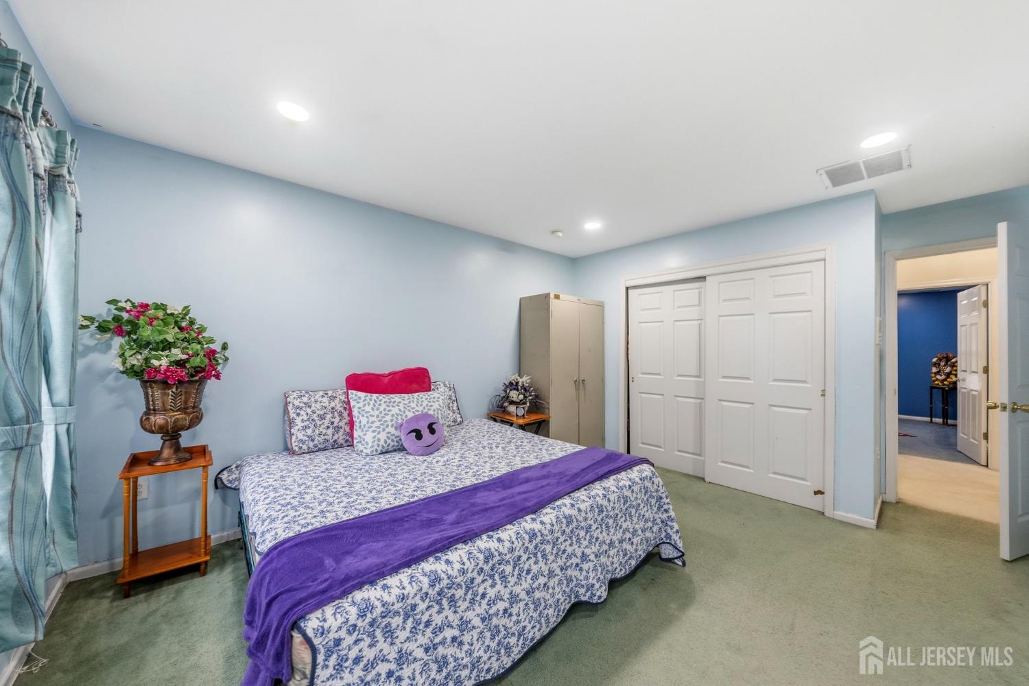 10 Julie Court Franklin NJ 08873