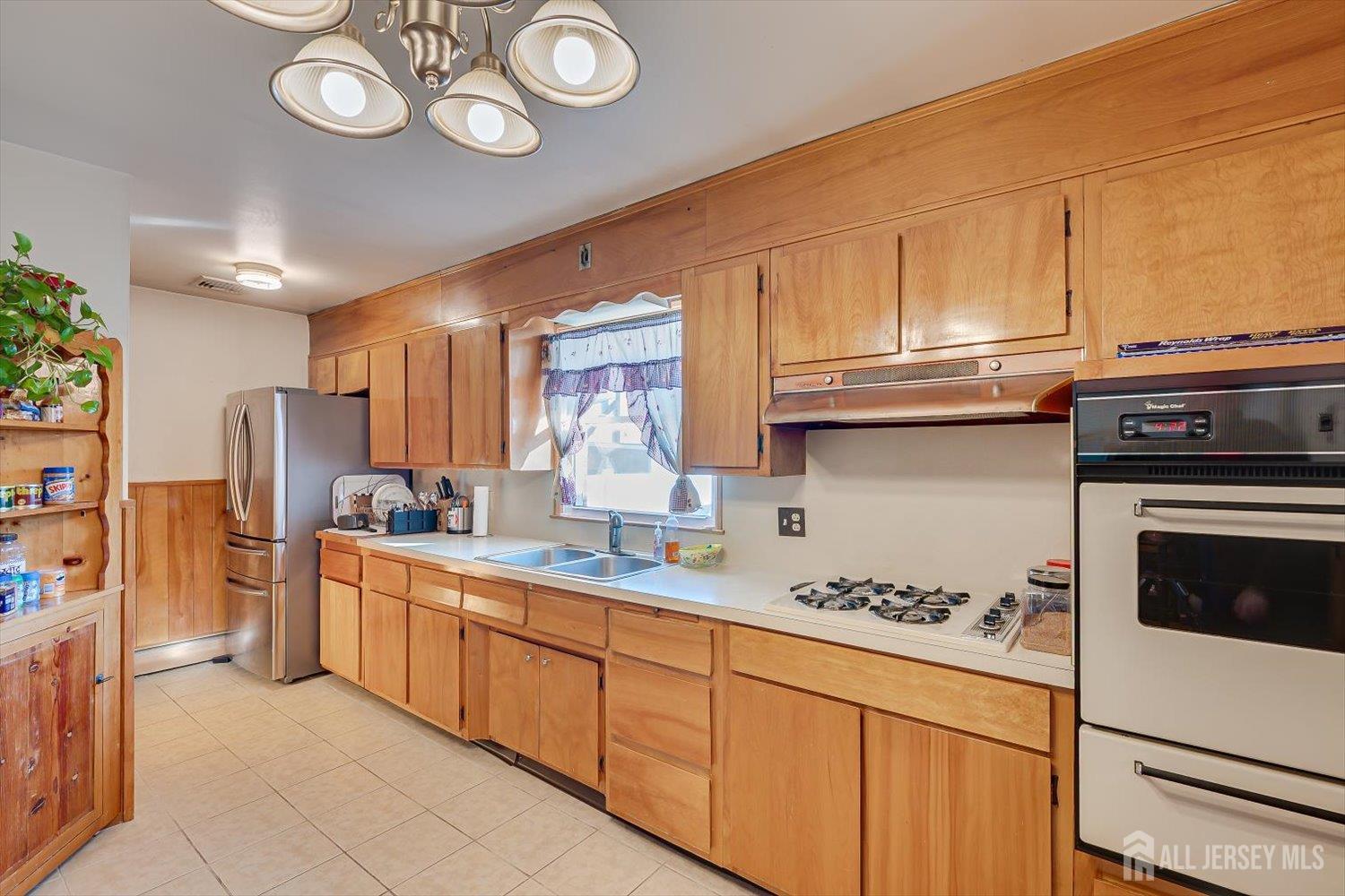 85 Grand Street Iselin NJ 08830