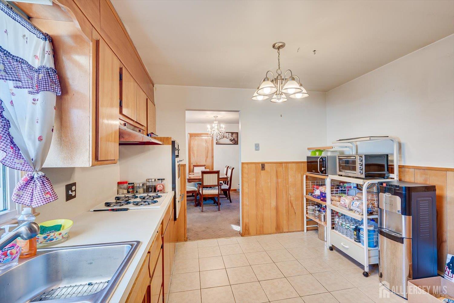 85 Grand Street Iselin NJ 08830