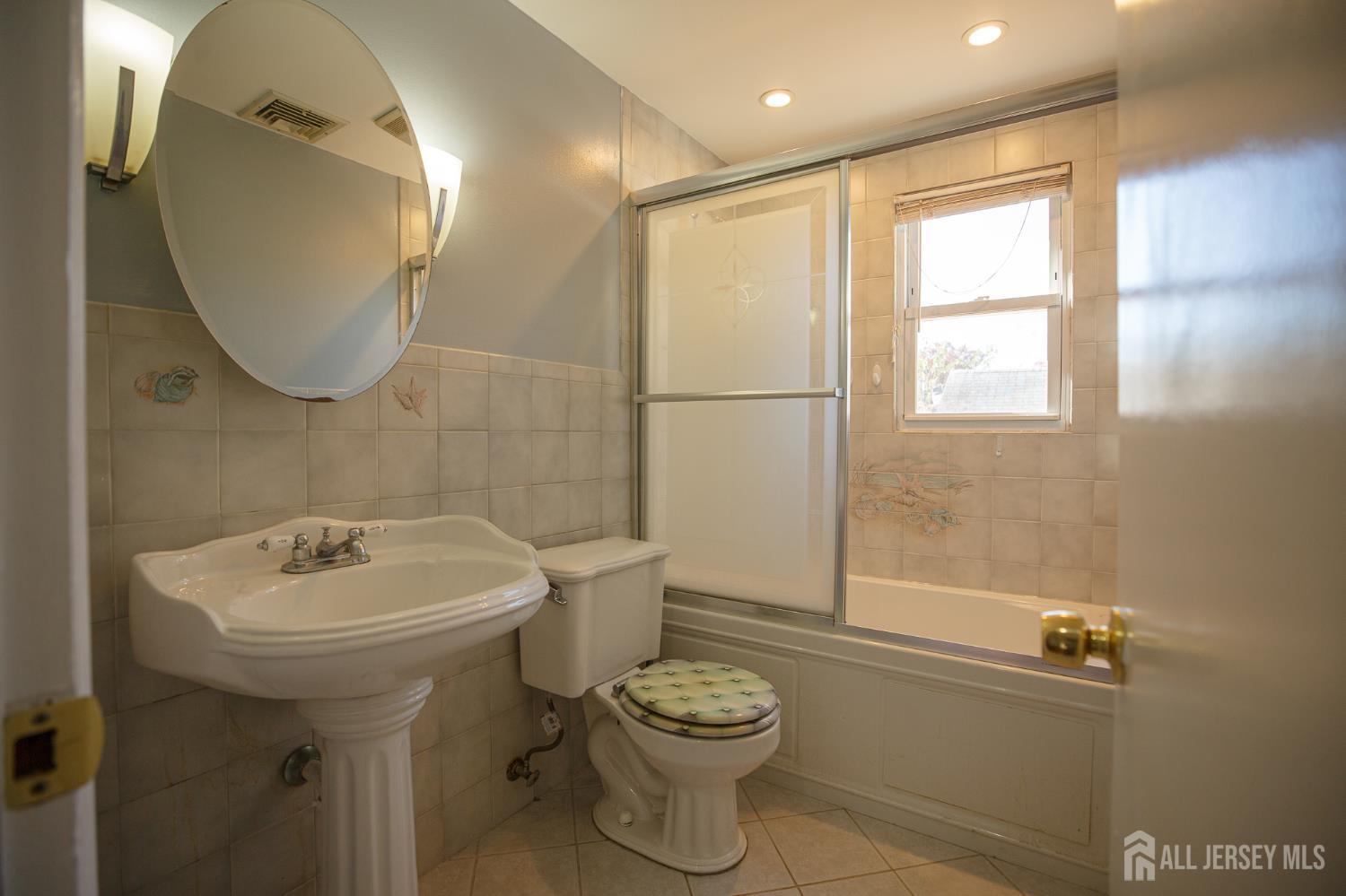 373 Hyatt Street Avenel NJ 07001
