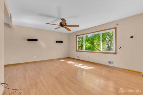 3 Wilton Avenue Middlesex NJ 08846