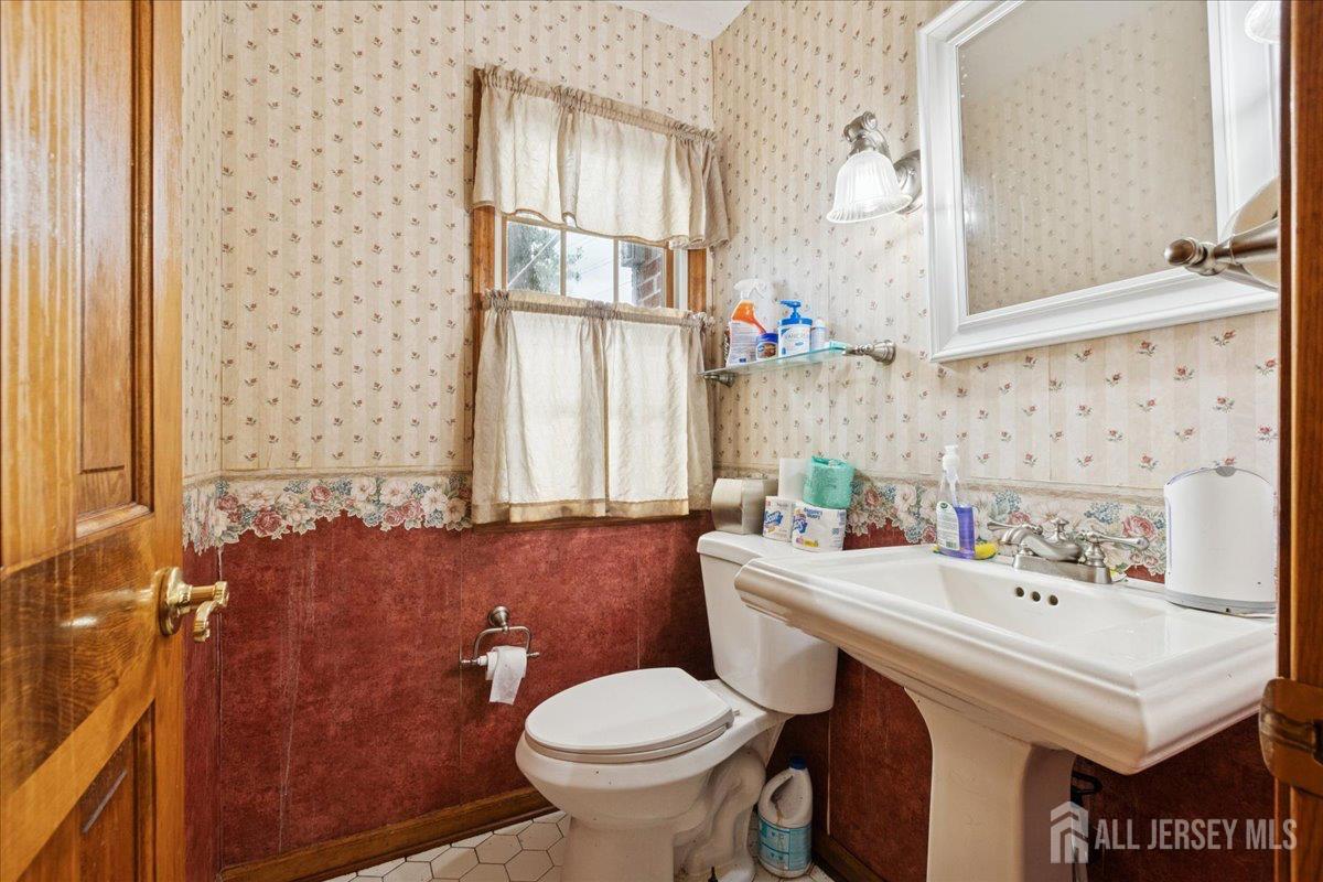 28 Debra Place Sewaren NJ 07077