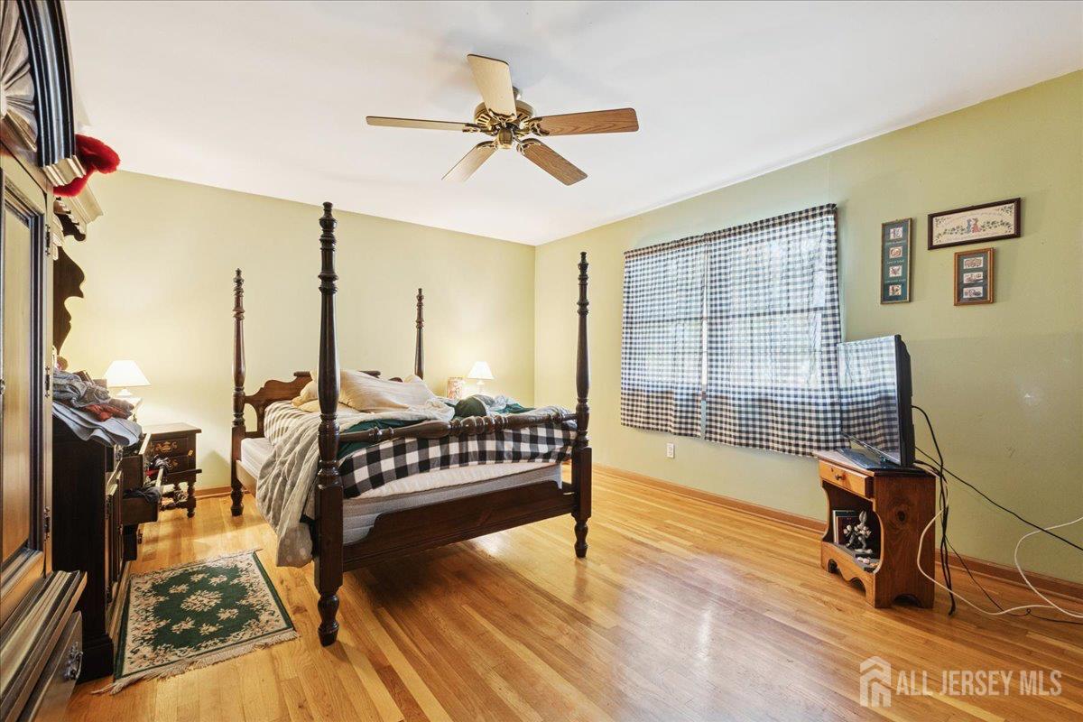 28 Debra Place Sewaren NJ 07077
