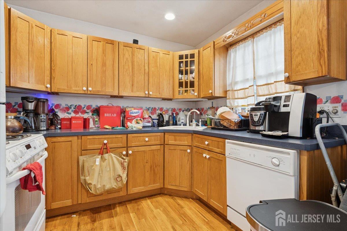 28 Debra Place Sewaren NJ 07077