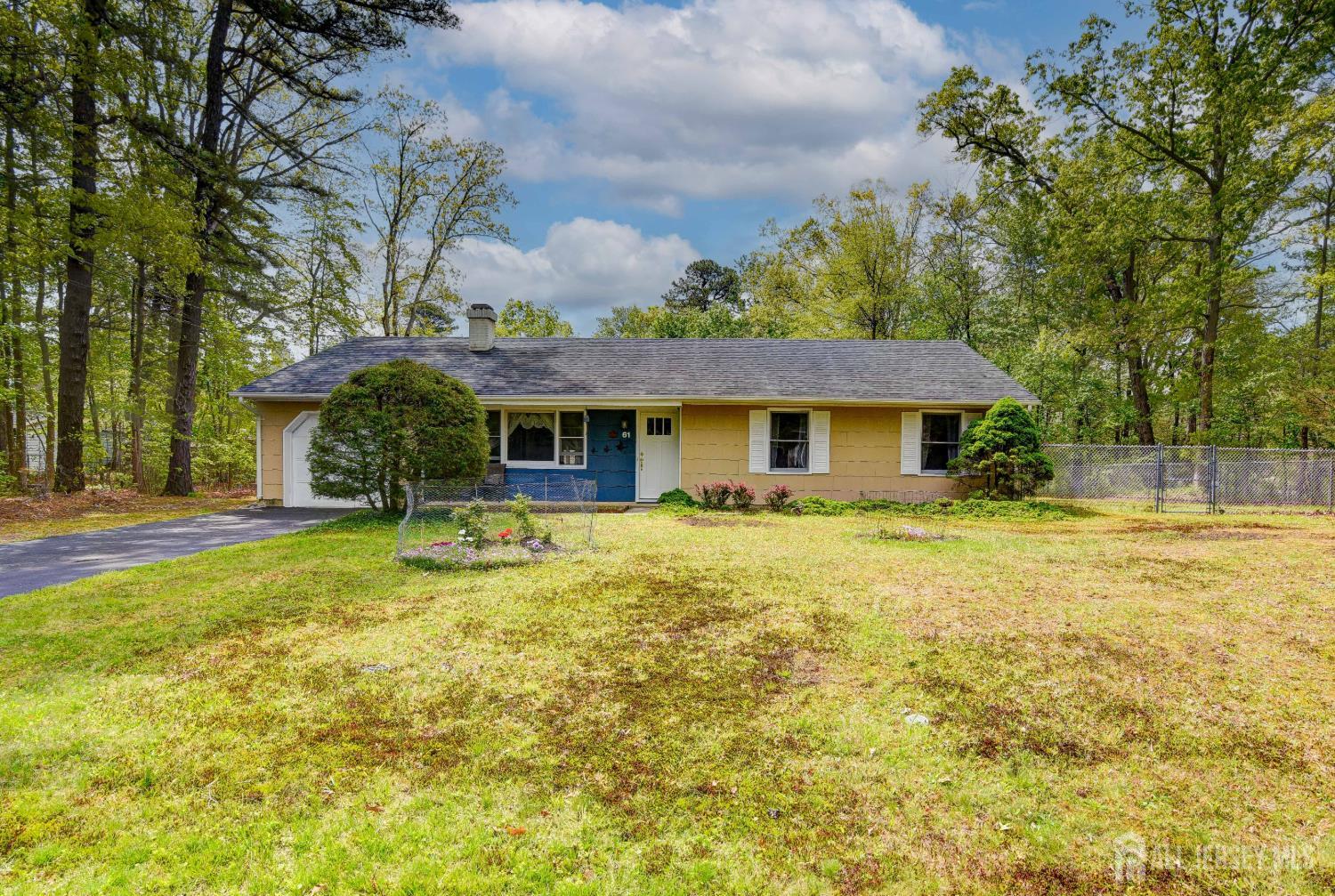 61 Avenue I Avenue Monroe NJ 08831