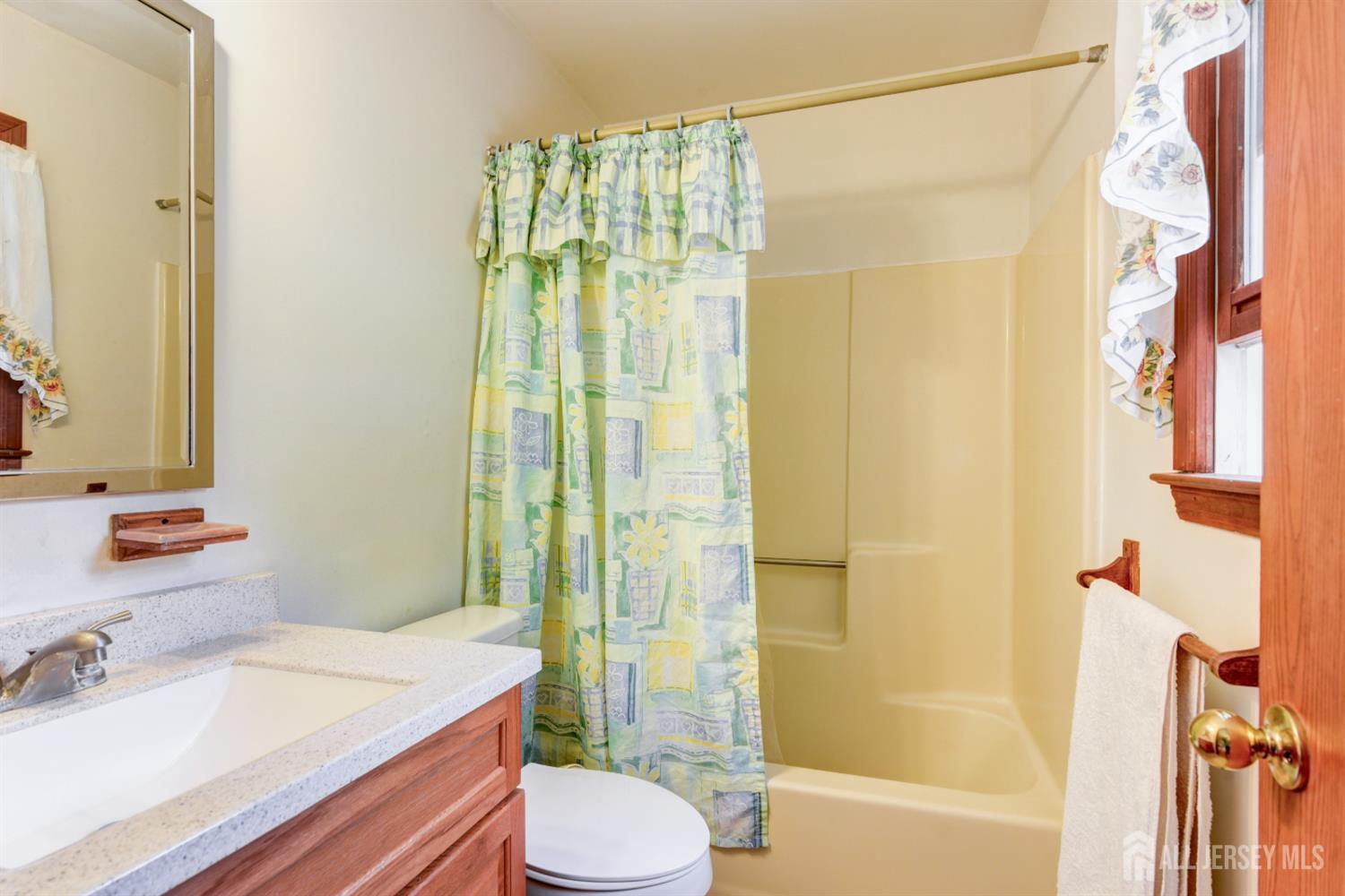 61 Avenue I Avenue Monroe NJ 08831