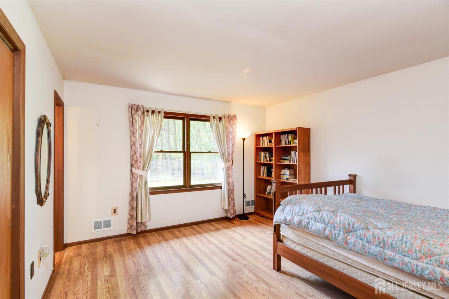 61 Avenue I Avenue Monroe NJ 08831