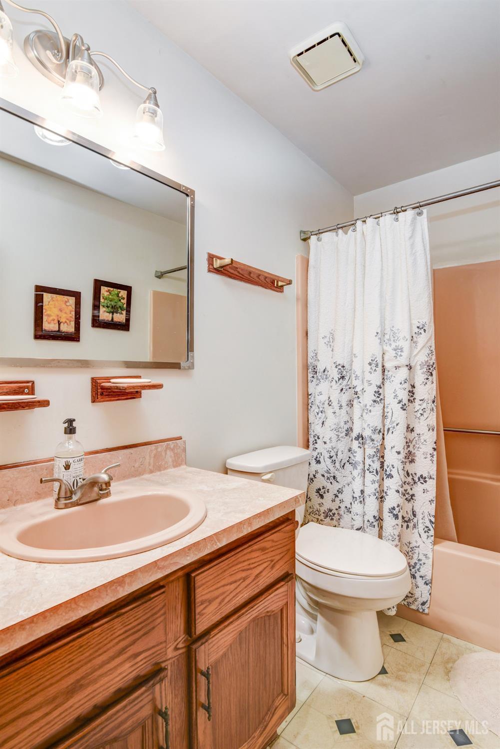 61 Avenue I Avenue Monroe NJ 08831