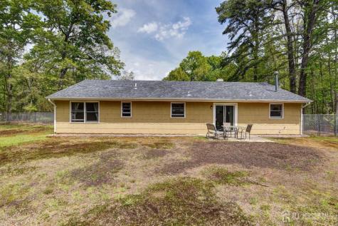 61 Avenue I Avenue Monroe NJ 08831
