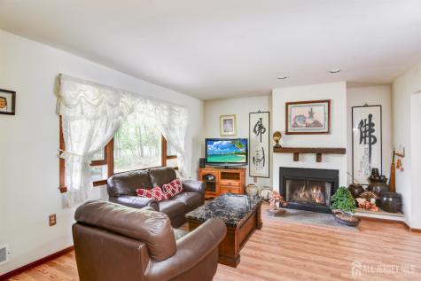 61 Avenue I Avenue Monroe NJ 08831
