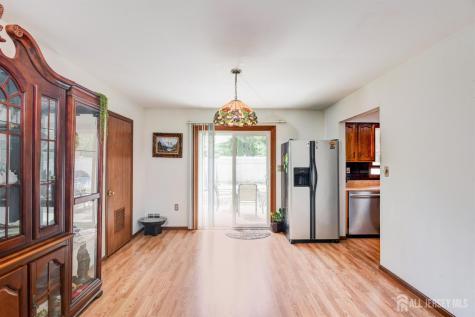 61 Avenue I Avenue Monroe NJ 08831
