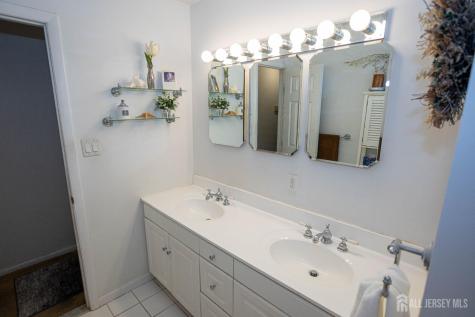 4 Wilmot Road Sayreville NJ 08872