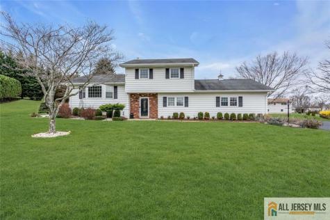 5 Travis Court Monroe NJ 08831