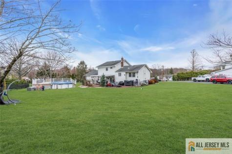 5 Travis Court Monroe NJ 08831