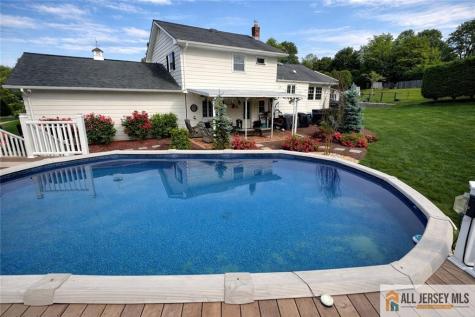 5 Travis Court Monroe NJ 08831