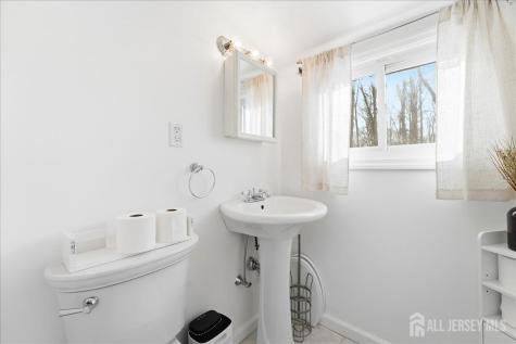 17 Clembil Court Hopelawn NJ 08861