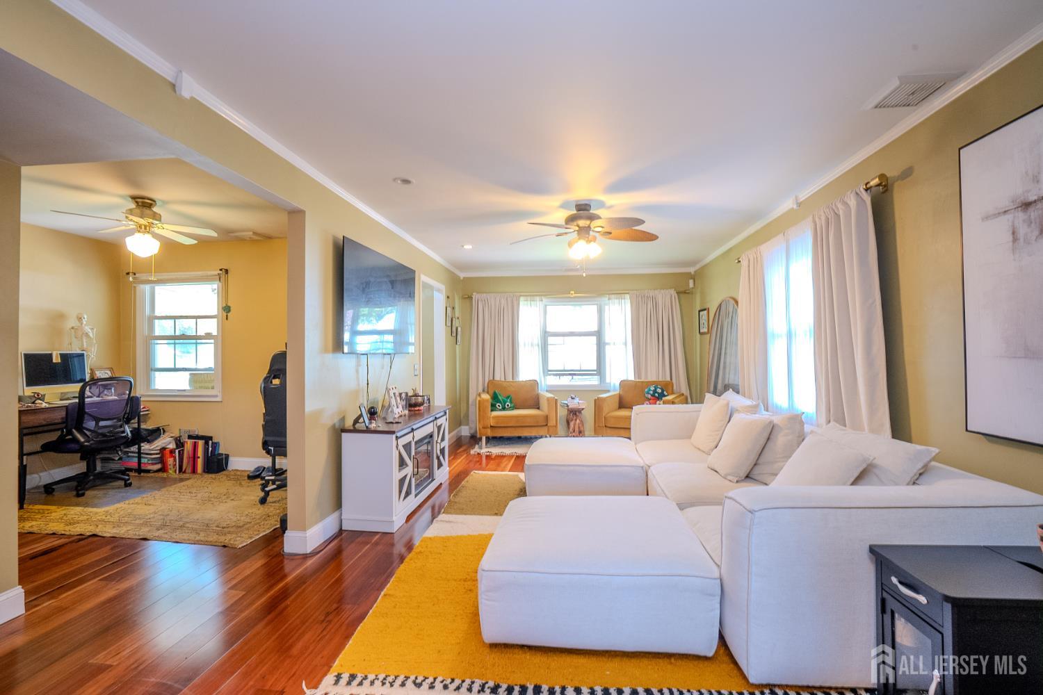 17 Melville Road Edison NJ 08817