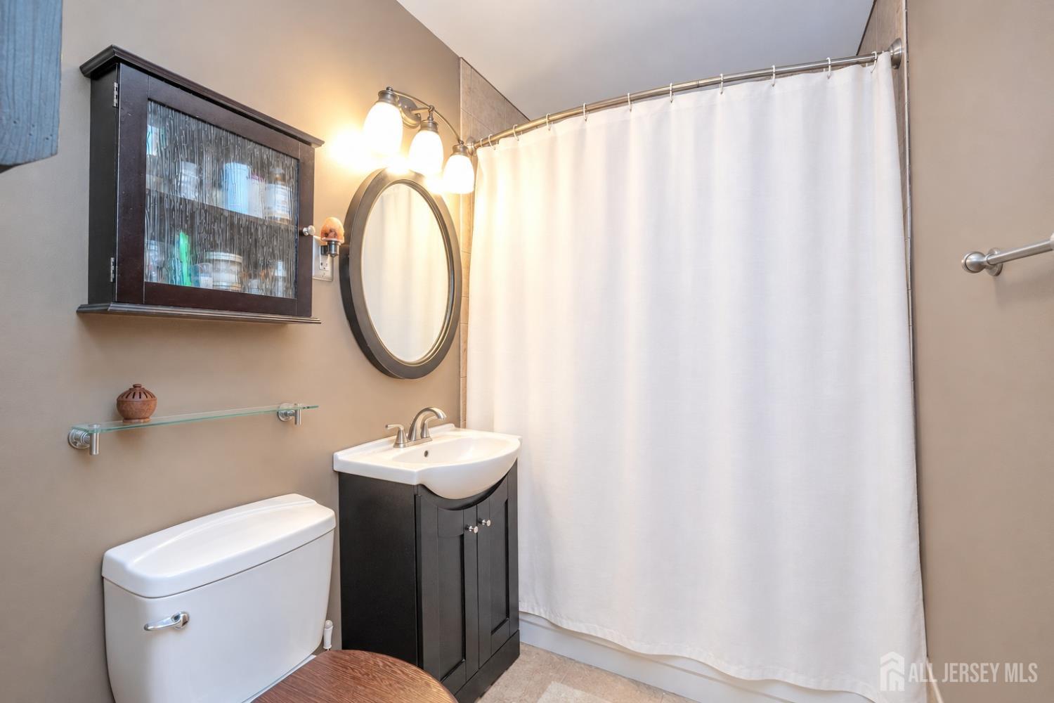 17 Melville Road Edison NJ 08817