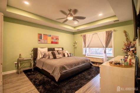 42 Redwick Way South River NJ 08882