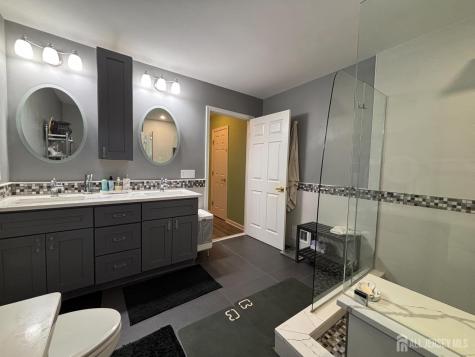 42 Redwick Way South River NJ 08882