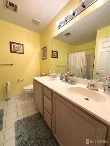 42 Redwick Way South River NJ 08882