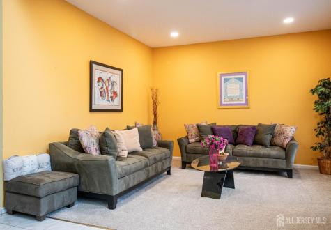 42 Redwick Way South River NJ 08882