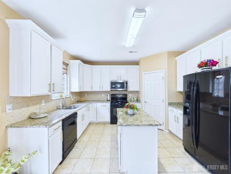 13 Skurka Court Sayreville NJ 08872