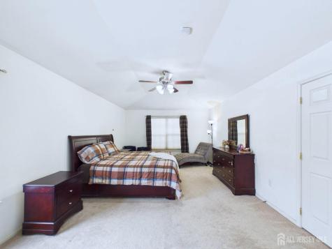 13 Skurka Court Sayreville NJ 08872