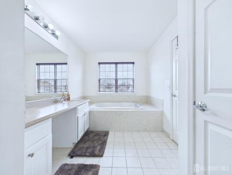 13 Skurka Court Sayreville NJ 08872