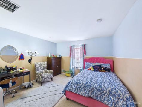 13 Skurka Court Sayreville NJ 08872