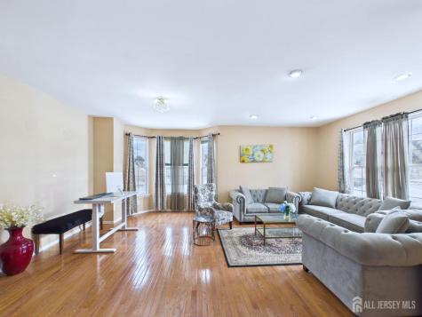 13 Skurka Court Sayreville NJ 08872