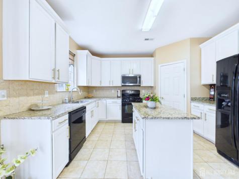 13 Skurka Court Sayreville NJ 08872