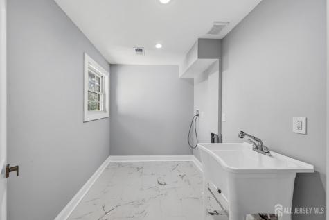 80 Gaywood Avenue Colonia NJ 07067