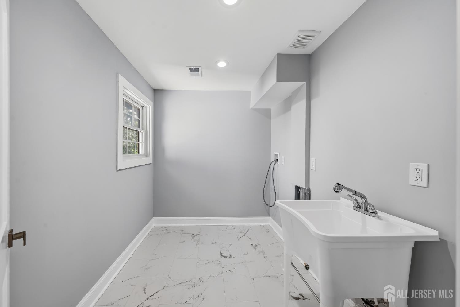 80 Gaywood Avenue Colonia NJ 07067
