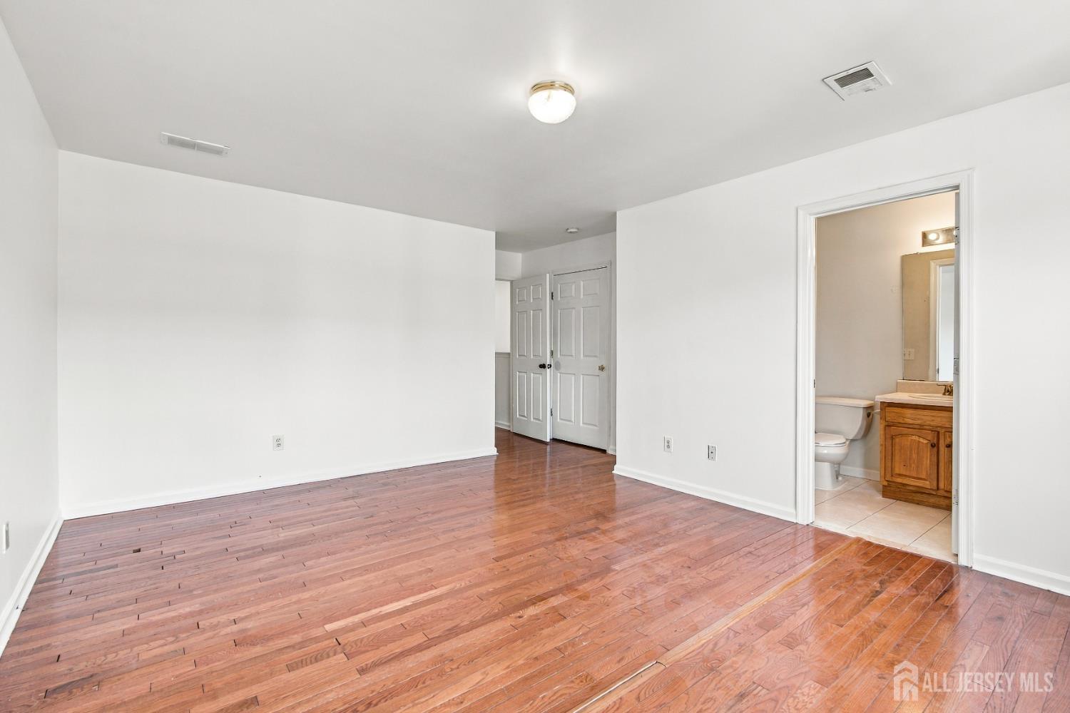 14 Somerset Street Carteret NJ 07008
