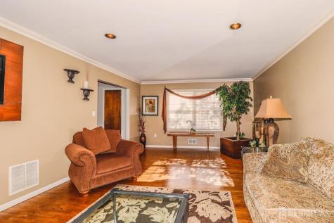 9 Glynn Court Sayreville NJ 08859
