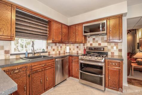 9 Glynn Court Sayreville NJ 08859