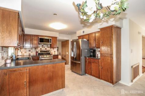 9 Glynn Court Sayreville NJ 08859