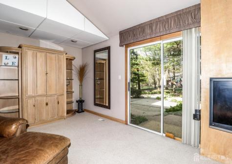 9 Glynn Court Sayreville NJ 08859