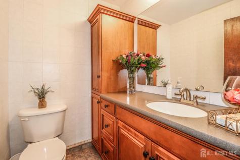 9 Glynn Court Sayreville NJ 08859