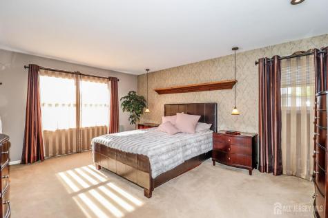 9 Glynn Court Sayreville NJ 08859