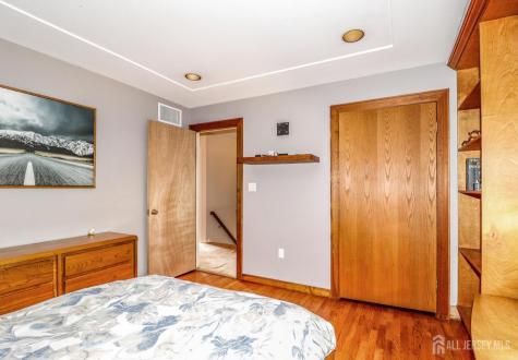 9 Glynn Court Sayreville NJ 08859
