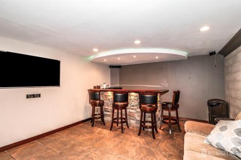 9 Glynn Court Sayreville NJ 08859