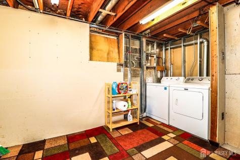 9 Glynn Court Sayreville NJ 08859